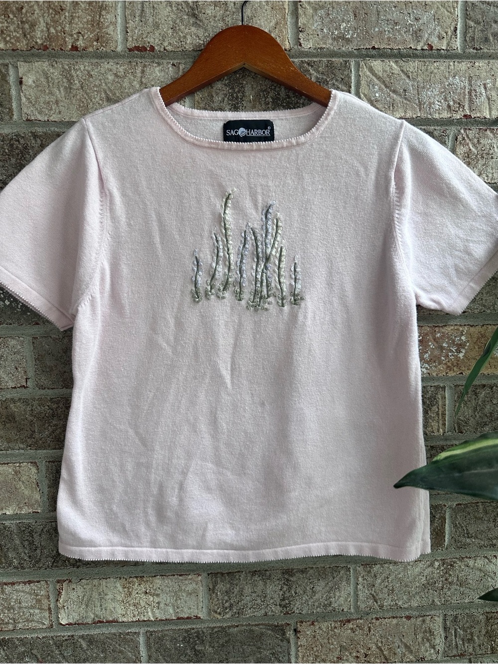Sag Harbor Light Pink Embroidered floral Short Sleeve Tee medium